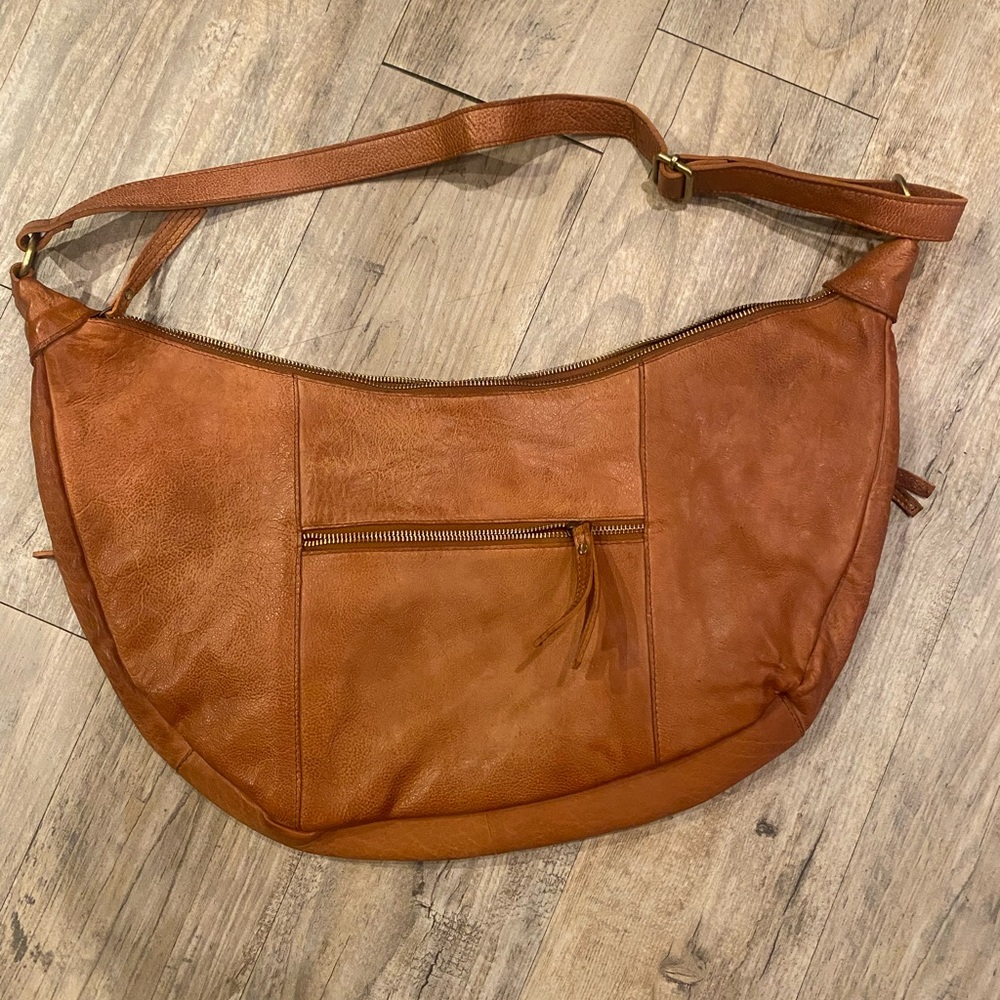 NWOT Free People Tan Studded Crescent Shoulder Bag - Picture 3 of 3